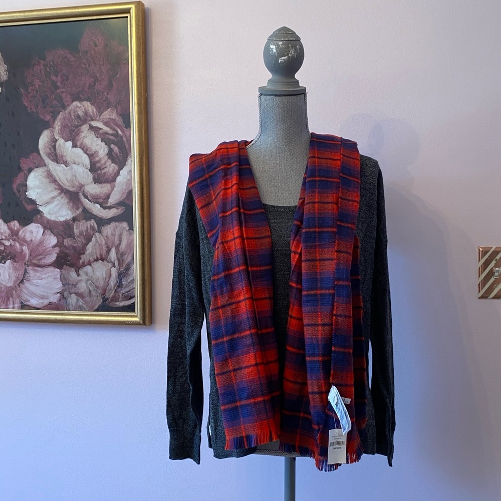 NWT super soft gap scarf